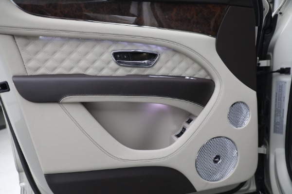Used 2022 Bentley Bentayga V8 for sale $205,900 at Alfa Romeo of Westport in Westport CT 06880 18