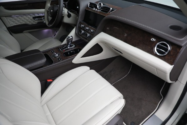 Used 2022 Bentley Bentayga V8 for sale $205,900 at Alfa Romeo of Westport in Westport CT 06880 26
