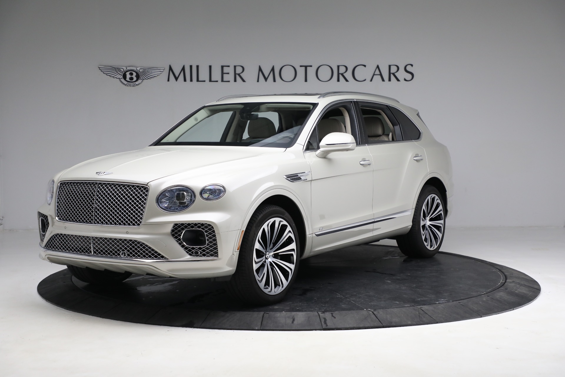Used 2022 Bentley Bentayga V8 for sale $205,900 at Alfa Romeo of Westport in Westport CT 06880 1