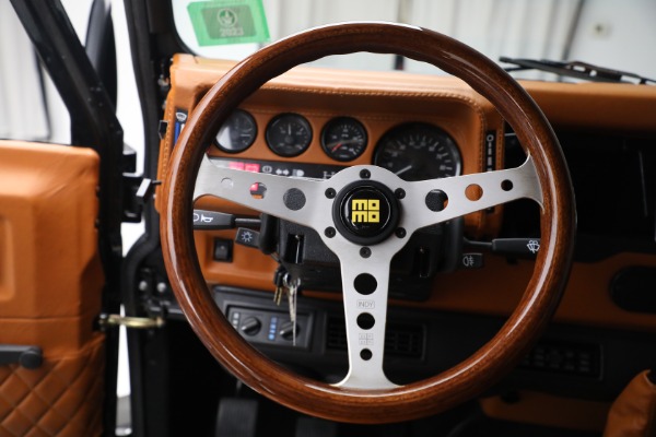 Used 1993 Land Rover Defender 110 for sale $195,900 at Alfa Romeo of Westport in Westport CT 06880 21