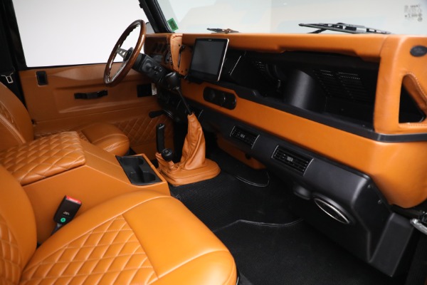 Used 1993 Land Rover Defender 110 for sale $195,900 at Alfa Romeo of Westport in Westport CT 06880 22