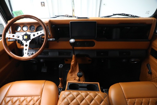 Used 1993 Land Rover Defender 110 for sale $195,900 at Alfa Romeo of Westport in Westport CT 06880 27