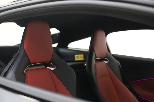 New 2023 McLaren Artura TechLux for sale $274,210 at Alfa Romeo of Westport in Westport CT 06880 24