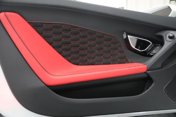 Used 2021 Lamborghini Huracan LP 610-2 EVO Spyder for sale $289,900 at Alfa Romeo of Westport in Westport CT 06880 22