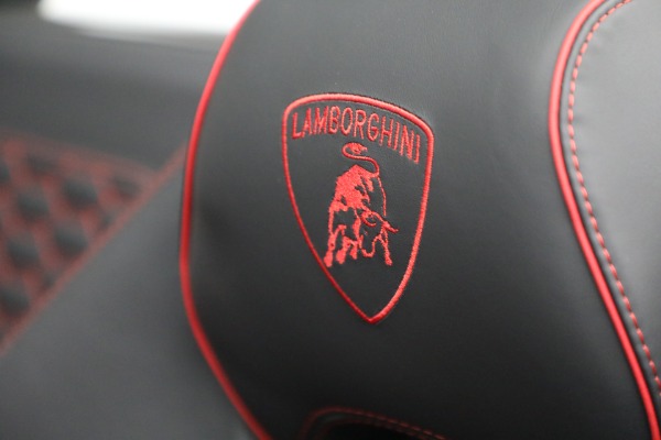 Used 2021 Lamborghini Huracan LP 610-2 EVO Spyder for sale $289,900 at Alfa Romeo of Westport in Westport CT 06880 27