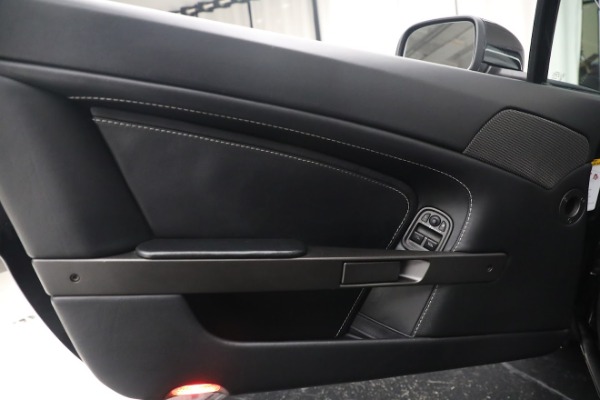 Used 2009 Aston Martin V8 Vantage Roadster for sale $59,900 at Alfa Romeo of Westport in Westport CT 06880 22