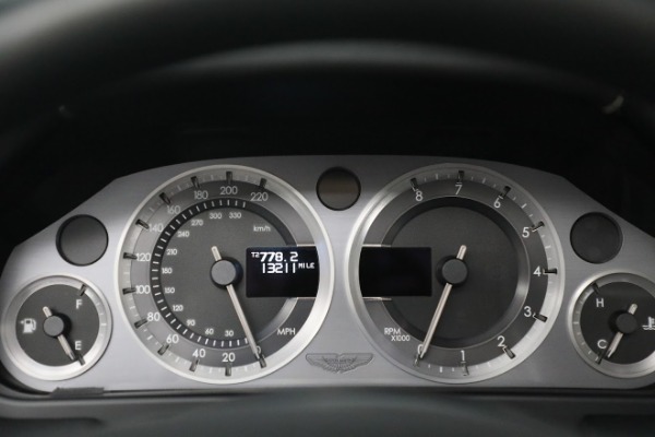 Used 2009 Aston Martin V8 Vantage Roadster for sale $59,900 at Alfa Romeo of Westport in Westport CT 06880 24