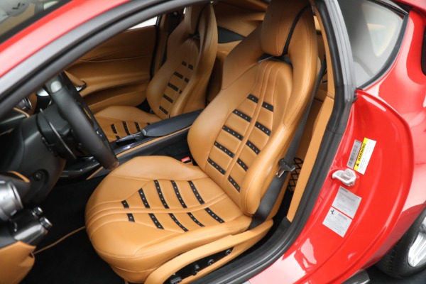 Used 2018 Ferrari 812 Superfast for sale $395,900 at Alfa Romeo of Westport in Westport CT 06880 15