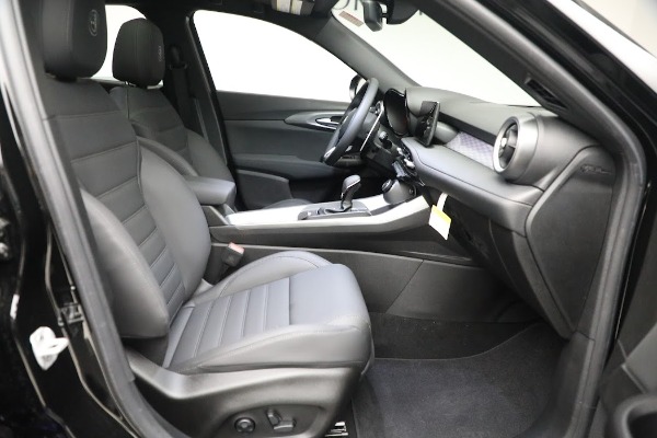 New 2024 Alfa Romeo Tonale Ti for sale $53,290 at Alfa Romeo of Westport in Westport CT 06880 15