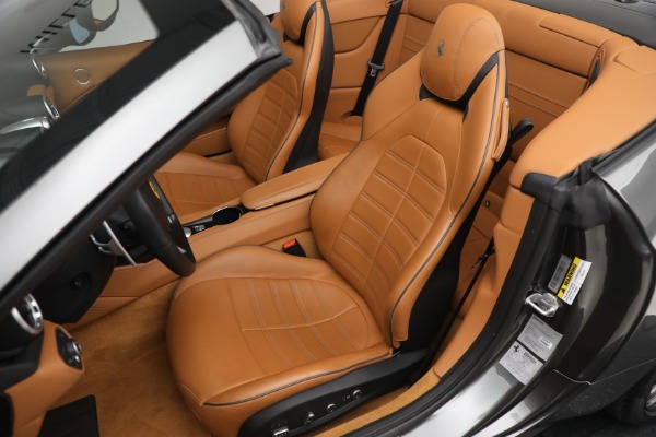Used 2017 Ferrari California T for sale $151,900 at Alfa Romeo of Westport in Westport CT 06880 17