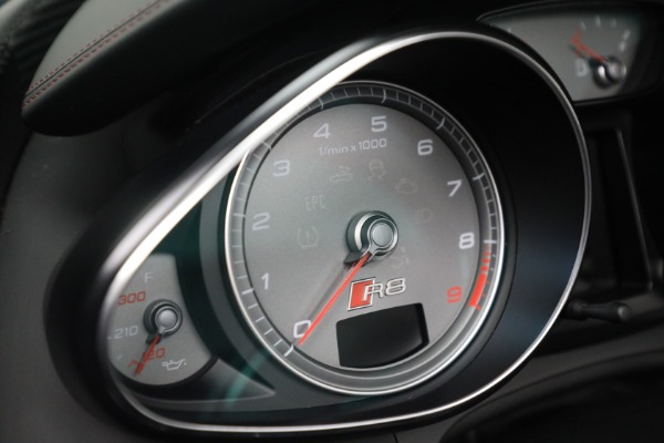 Used 2015 Audi R8 4.2 quattro Spyder for sale $149,900 at Alfa Romeo of Westport in Westport CT 06880 22