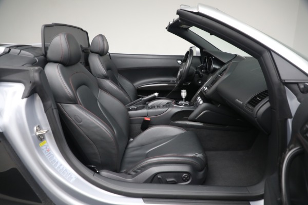Used 2015 Audi R8 4.2 quattro Spyder for sale $149,900 at Alfa Romeo of Westport in Westport CT 06880 24