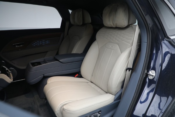 New 2023 Bentley Bentayga EWB Azure V8 for sale $251,900 at Alfa Romeo of Westport in Westport CT 06880 18