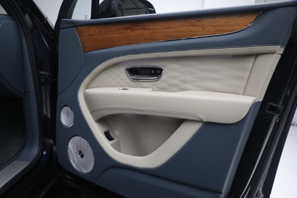 Used 2023 Bentley Bentayga EWB Azure V8 for sale $267,900 at Alfa Romeo of Westport in Westport CT 06880 20