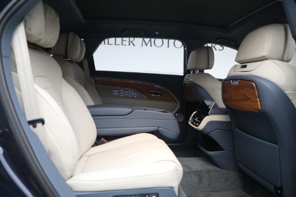 New 2023 Bentley Bentayga EWB Azure V8 for sale $251,900 at Alfa Romeo of Westport in Westport CT 06880 23