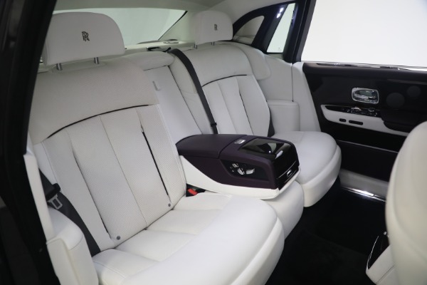 Used 2018 Rolls-Royce Phantom for sale Sold at Alfa Romeo of Westport in Westport CT 06880 18