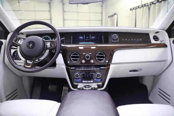 Used 2018 Rolls-Royce Phantom for sale Call for price at Alfa Romeo of Westport in Westport CT 06880 4