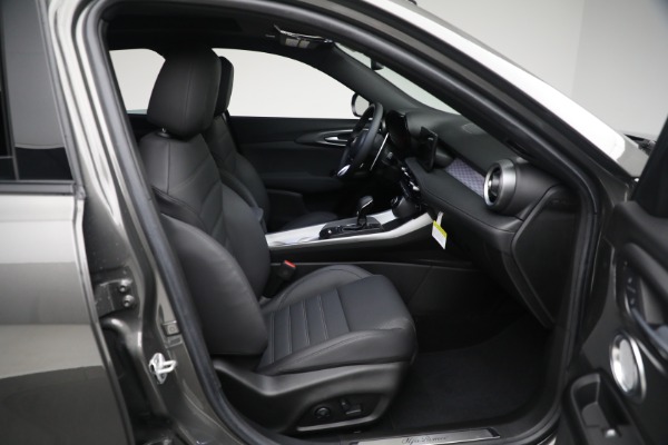 New 2024 Alfa Romeo Tonale Veloce for sale $57,300 at Alfa Romeo of Westport in Westport CT 06880 21