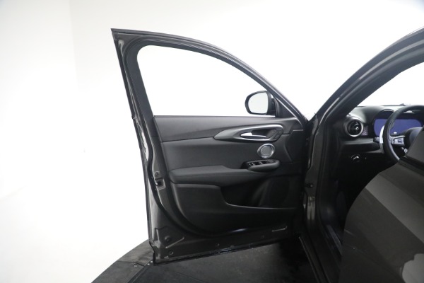New 2024 Alfa Romeo Tonale Veloce for sale $57,300 at Alfa Romeo of Westport in Westport CT 06880 27