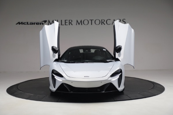 New 2023 McLaren Artura TechLux for sale $279,835 at Alfa Romeo of Westport in Westport CT 06880 13