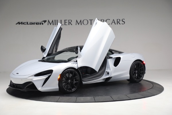 New 2023 McLaren Artura TechLux for sale $279,835 at Alfa Romeo of Westport in Westport CT 06880 14