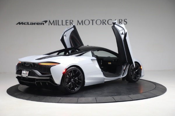New 2023 McLaren Artura TechLux for sale $279,835 at Alfa Romeo of Westport in Westport CT 06880 16