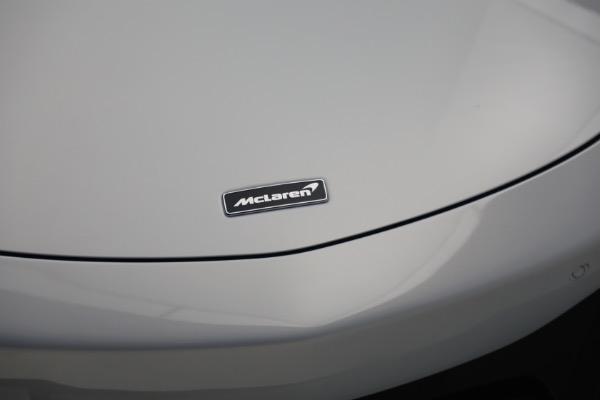 New 2023 McLaren Artura TechLux for sale $279,835 at Alfa Romeo of Westport in Westport CT 06880 18