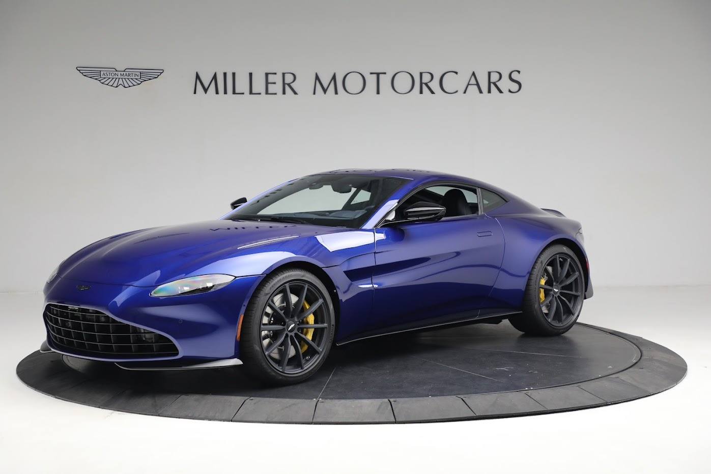 New 2023 Aston Martin Vantage V8 for sale $203,286 at Alfa Romeo of Westport in Westport CT 06880 1