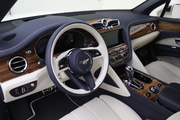 New 2023 Bentley Bentayga EWB Azure V8 for sale $292,110 at Alfa Romeo of Westport in Westport CT 06880 18