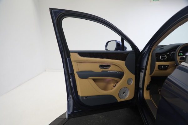 New 2023 Bentley Bentayga Hybrid for sale $250,740 at Alfa Romeo of Westport in Westport CT 06880 20