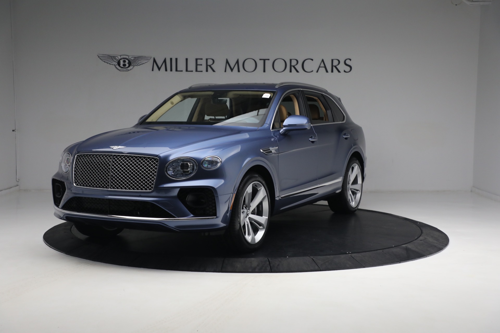 New 2023 Bentley Bentayga Hybrid for sale $250,740 at Alfa Romeo of Westport in Westport CT 06880 1