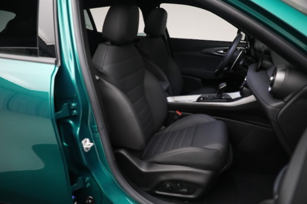 New 2024 Alfa Romeo Tonale Veloce for sale $58,840 at Alfa Romeo of Westport in Westport CT 06880 23