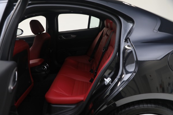 New 2024 Alfa Romeo Giulia Veloce for sale $55,350 at Alfa Romeo of Westport in Westport CT 06880 27