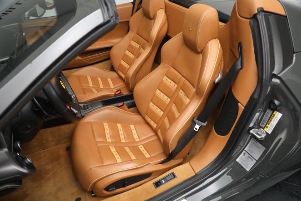 Used 2014 Ferrari 458 Spider for sale $299,900 at Alfa Romeo of Westport in Westport CT 06880 21
