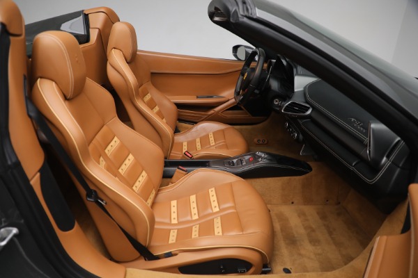 Used 2014 Ferrari 458 Spider for sale $299,900 at Alfa Romeo of Westport in Westport CT 06880 23
