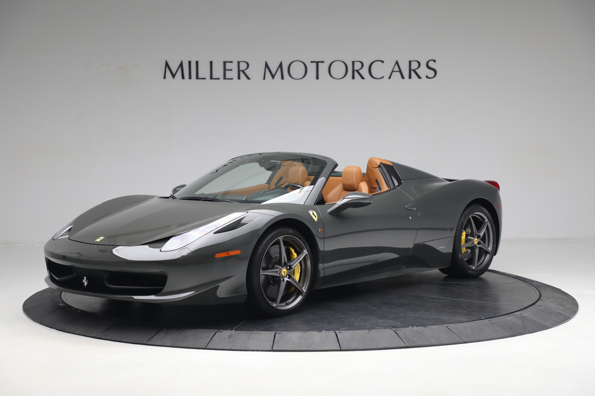 Used 2014 Ferrari 458 Spider for sale $299,900 at Alfa Romeo of Westport in Westport CT 06880 1