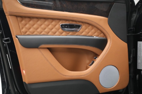 Used 2021 Bentley Bentayga V8 for sale $149,900 at Alfa Romeo of Westport in Westport CT 06880 16