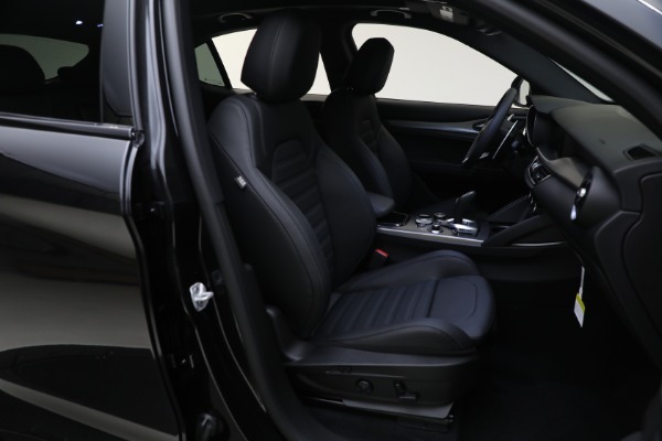 New 2024 Alfa Romeo Stelvio Veloce for sale $54,380 at Alfa Romeo of Westport in Westport CT 06880 24