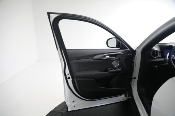 New 2024 Alfa Romeo Tonale Veloce for sale $55,290 at Alfa Romeo of Westport in Westport CT 06880 27