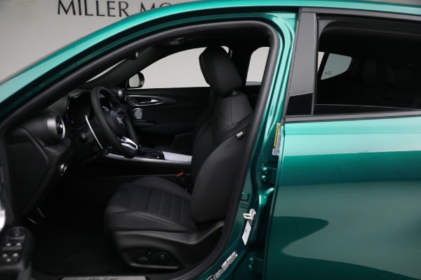 New 2024 Alfa Romeo Tonale Veloce for sale $57,490 at Alfa Romeo of Westport in Westport CT 06880 18