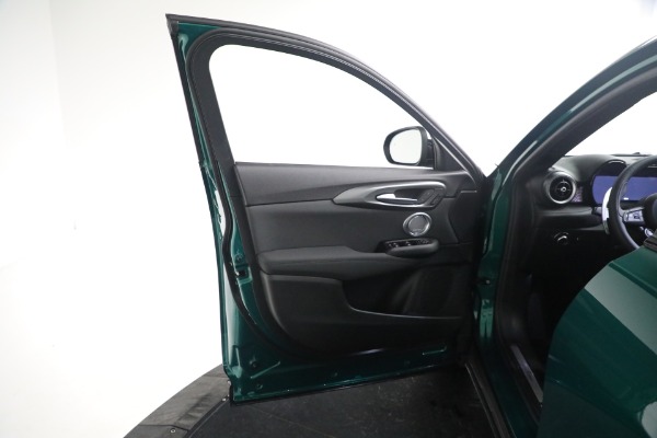 New 2024 Alfa Romeo Tonale Veloce for sale $57,490 at Alfa Romeo of Westport in Westport CT 06880 28