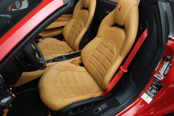 Used 2022 Ferrari F8 Spider for sale $469,900 at Alfa Romeo of Westport in Westport CT 06880 21