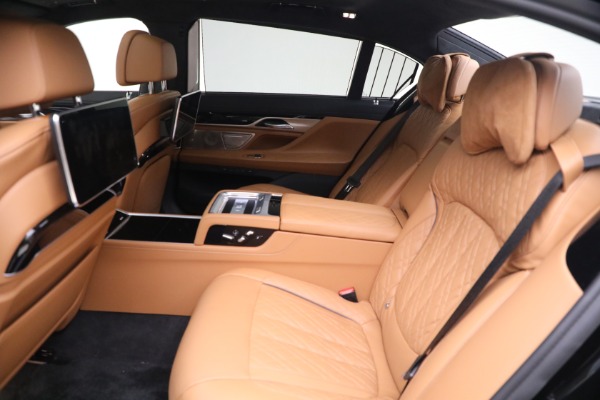 Used 2022 BMW 7 Series ALPINA B7 xDrive for sale $109,900 at Alfa Romeo of Westport in Westport CT 06880 24