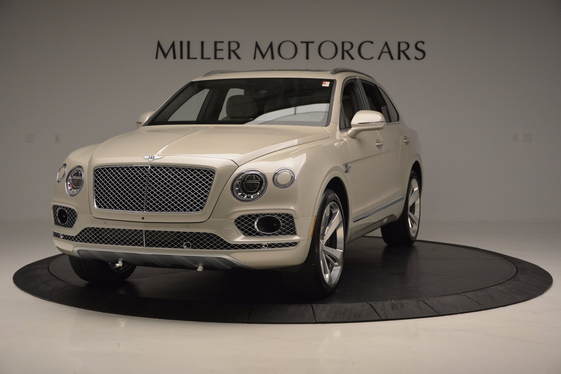 Used 2017 Bentley Bentayga for sale Sold at Alfa Romeo of Westport in Westport CT 06880 1