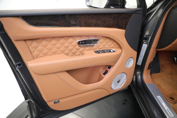 New 2023 Bentley Bentayga Azure Hybrid for sale $224,900 at Alfa Romeo of Westport in Westport CT 06880 20