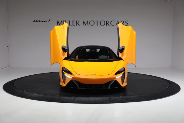 New 2024 McLaren Artura Performance for sale $278,733 at Alfa Romeo of Westport in Westport CT 06880 15