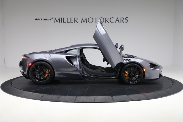Used 2024 McLaren Artura Performance for sale $185,900 at Alfa Romeo of Westport in Westport CT 06880 19