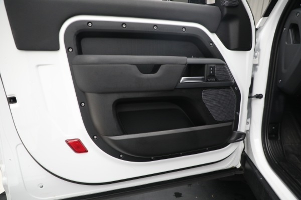 Used 2023 Land Rover Defender 90 X-Dynamic SE for sale Sold at Alfa Romeo of Westport in Westport CT 06880 15