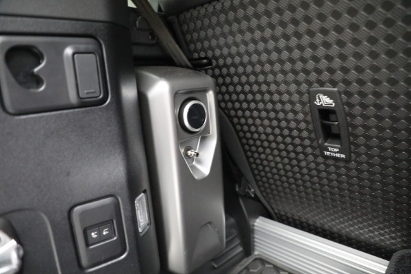 Used 2023 Land Rover Defender 90 X-Dynamic SE for sale Sold at Alfa Romeo of Westport in Westport CT 06880 19