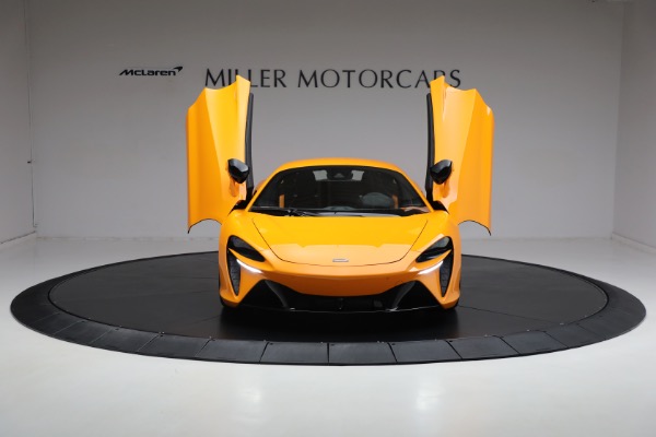 New 2024 McLaren Artura for sale $276,833 at Alfa Romeo of Westport in Westport CT 06880 13